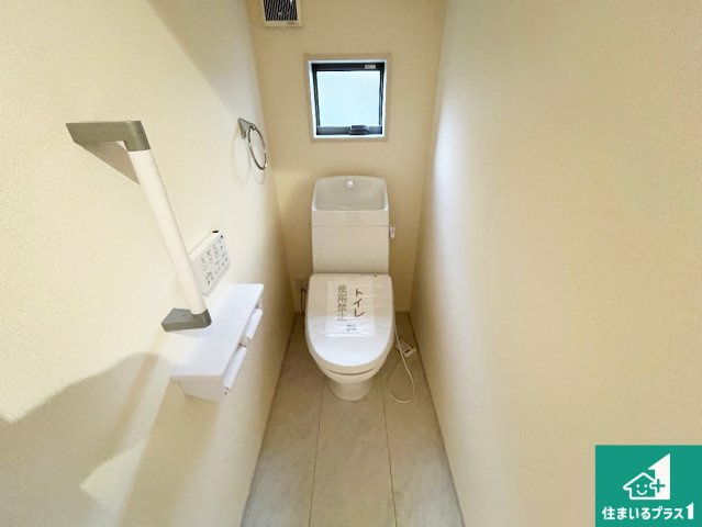 姫路市大津区西土井　新築一戸建てのトイレ|1・2階の2ヶ所にあるので、朝の忙しい時間の順番待ちもなく、深夜の利用にも大変便利です。