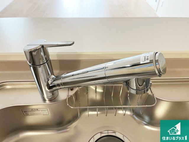 姫路市大津区西土井　新築一戸建ての設備|浄水器を内蔵！炊飯時、お茶を作る時に安心してお水を使えます！お湯と冷水、浄水と原水、シャワーの切替えもワンタッチです！