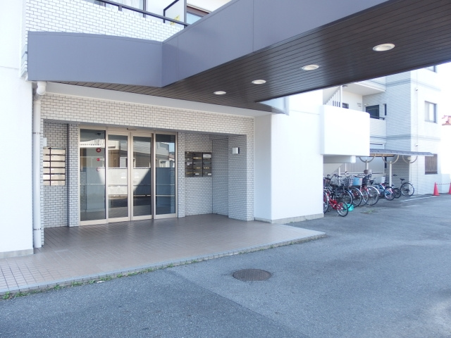 中央マンション城南のエントランス