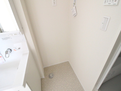 【設備】 | 【新築】Nalu avion/ナル・アヴィオン | ※参考写真※洗面所内にある室内洗濯機置き場です♪室内に置けるので洗濯機が傷みにくい☆