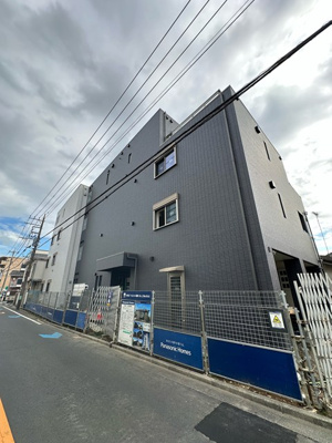 【その他共用部分】 | 【新築】Nalu Avion/ナル・アヴィオン | ※施工中※共用エントランスには宅配BOXがあるので荷物の受け取りもスムーズに♪再配達を依頼する手間が省けます☆