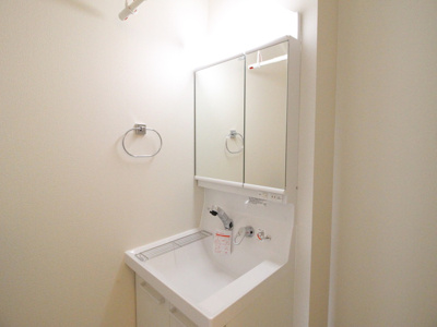 【洗面所】 | 【新築】Nalu avion/ナル・アヴィオン | ※参考写真※洗髪洗面化粧台で忙しい朝にも寝癖の付いた頭にも優しい☆お化粧するときにも大活躍です♪