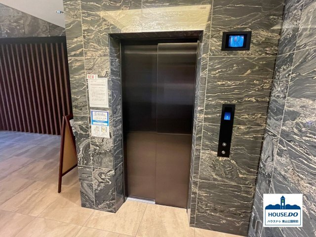 【ペット可】駅近&築浅物件！オープンレジデンシア大須門前町のその他共用部分|混雑度の把握も可能なモニタ付きエレベーター