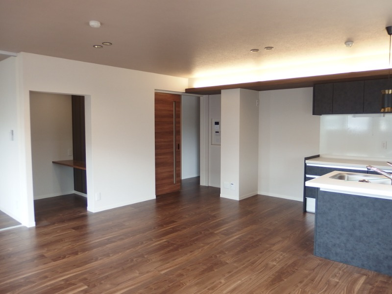 ケントスクエア八番館の居間・リビング