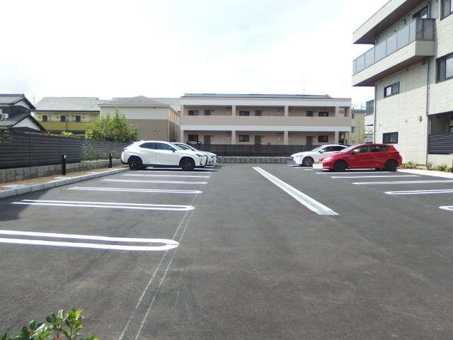 ケントスクエア八番館の駐車場