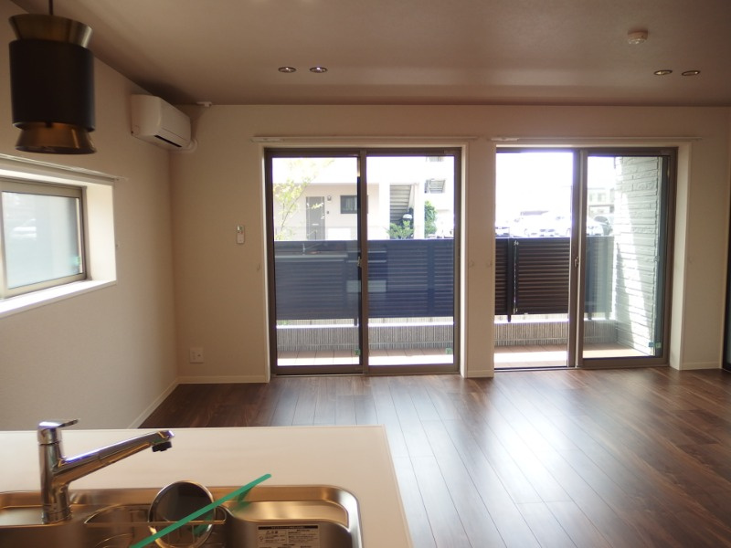 ケントスクエア八番館の居間・リビング