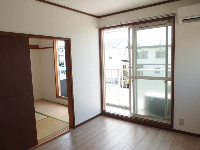 シャトレ城南Bの居間・リビング