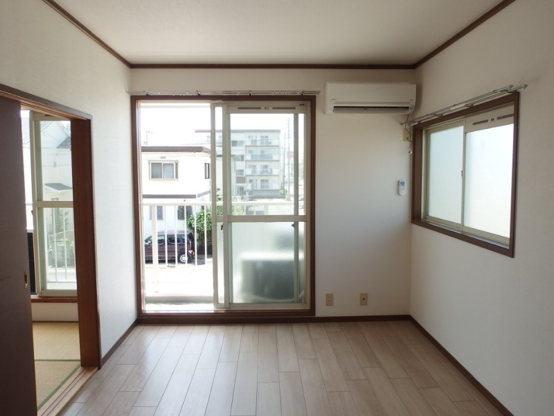 シャトレ城南Bの居間・リビング