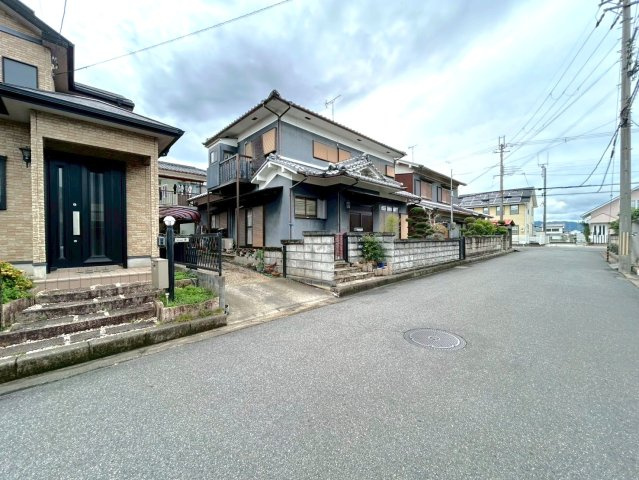 橿原市曲川町1丁目　古家付土地の前面道路含む現地写真|前面道路幅員は6ｍです！