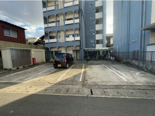 トリス岐阜の駐車場