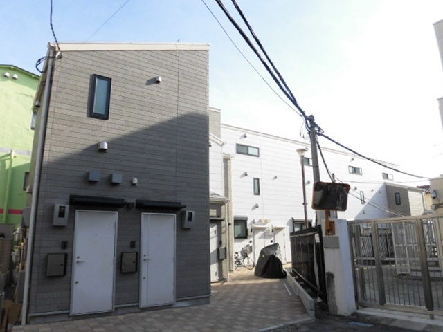 ＲＯＷ　ＨＯＵＳＥ王子本町のエントランス|外観です☆