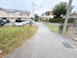 【前面道路含む現地写真】 | 狭山市柏原　建築条件なし売地　「狭山市駅」徒歩25分　敷地108坪　【柏原小学区】
