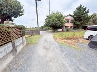 【前面道路含む現地写真】 | 狭山市柏原　建築条件なし売地　「狭山市駅」徒歩25分　敷地108坪　【柏原小学区】