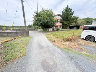 【前面道路含む現地写真】 | 狭山市柏原　建築条件なし売地　「狭山市駅」徒歩25分　敷地108坪　【柏原小学区】