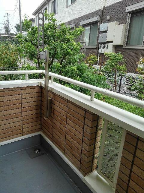 狛江市西野川１丁目のアパートのバルコニー