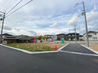 【前面道路含む現地写真】