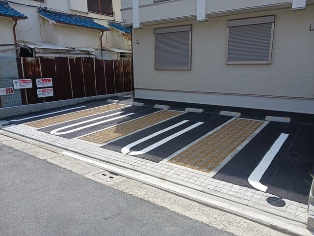 シェールの駐車場