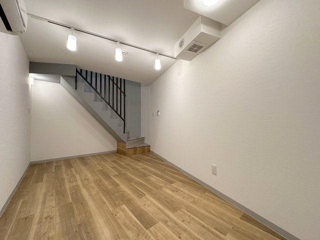 Norn Akabaneの内装