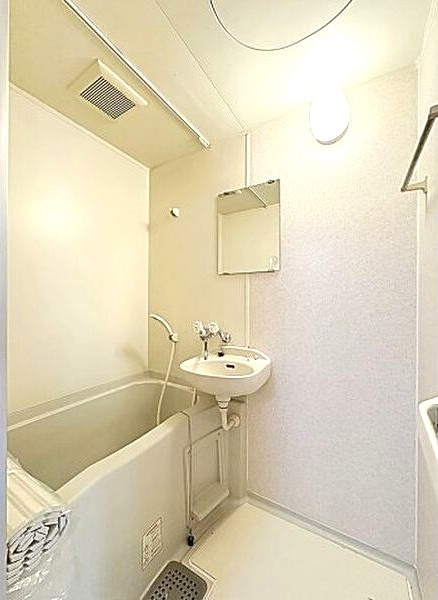 メゾン鶴里の浴室