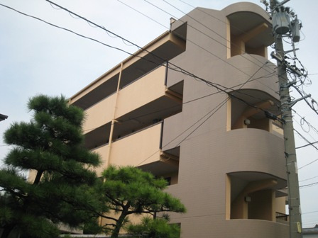 メゾン鶴里の外観