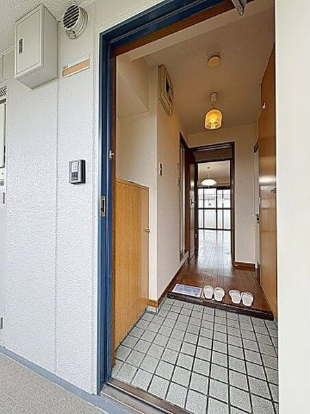 メゾン鶴里の玄関