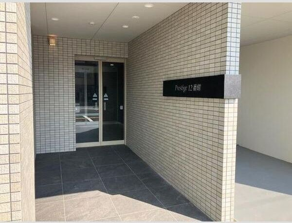 プレステージ12番館のエントランス