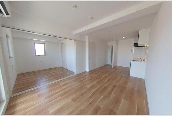 プレステージ12番館の居間・リビング