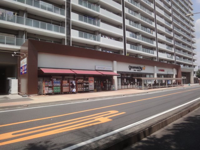 藤の周辺|グルメシティ浦和道場店まで555ｍ