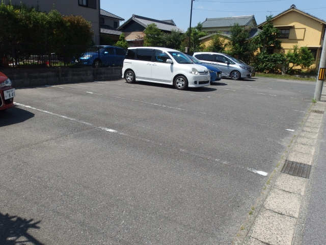 エスポワール上和田の駐車場