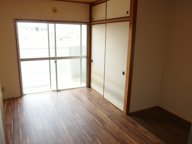 コーポ南の洋室