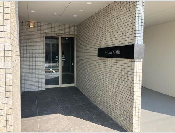 プレステージ12番館のエントランス