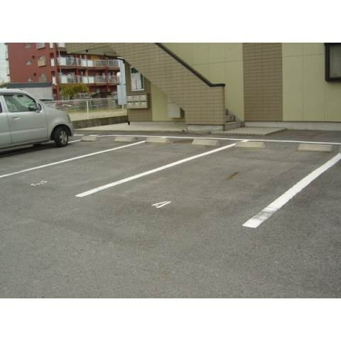 クレストパークの駐車場