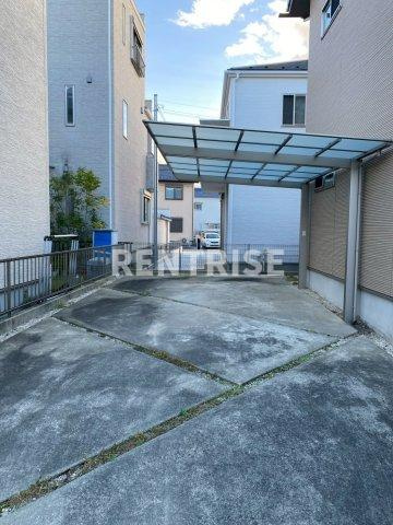 殿町1丁目戸建の駐車場