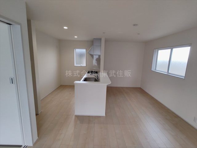 【ダイニング】 | 寄居町露梨子　全8棟　2号棟 | 食卓を囲むダイニング