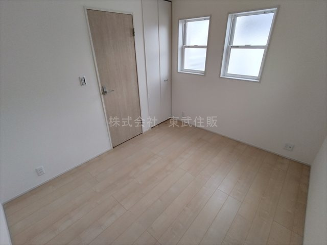 【洋室】 | 寄居町露梨子　全8棟　2号棟 | 洋室5.25帖、個人の部屋や寝室として使える洋室です