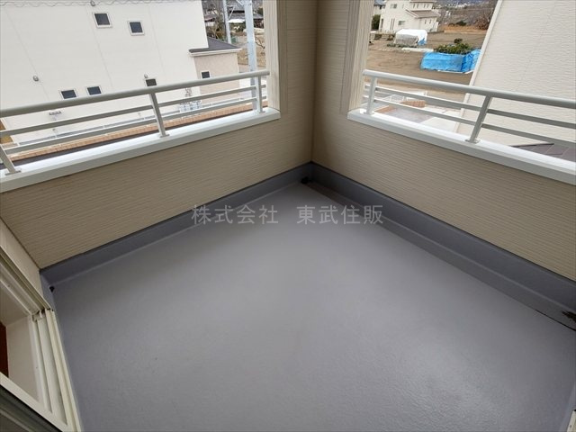 【バルコニー】 | 寄居町露梨子　全8棟　2号棟 | 外からの目が気にならないバルコニーで洗濯物が干せます