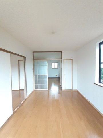 清水コーポの内装|明るい色調の室内です