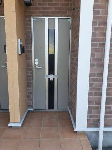 ピーチ・ホーレンのエントランス|落ち着いたエントランスです