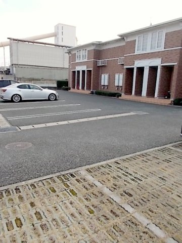 エレガンス弐番館の駐車場|駐車場があります