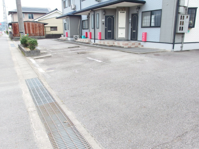 ハイステージ東野々宮の駐車場