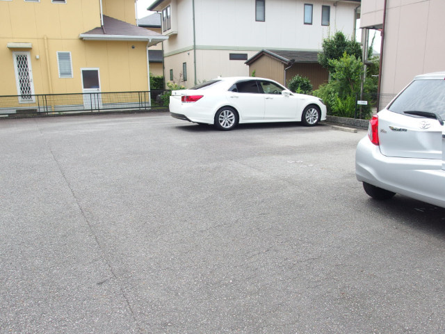 ハイステージ東野々宮の駐車場