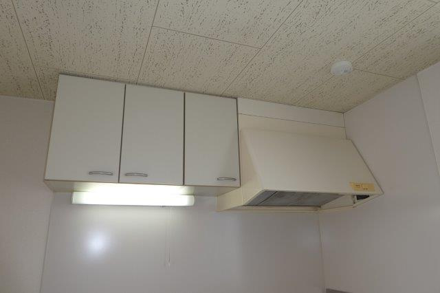 モンプリエールＡのキッチン|キッチン上収納