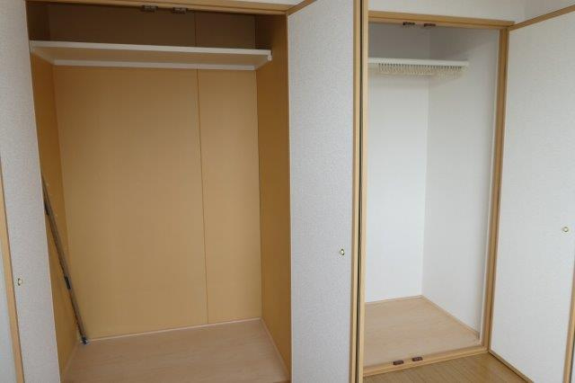 モンプリエールＡの収納|クローゼット