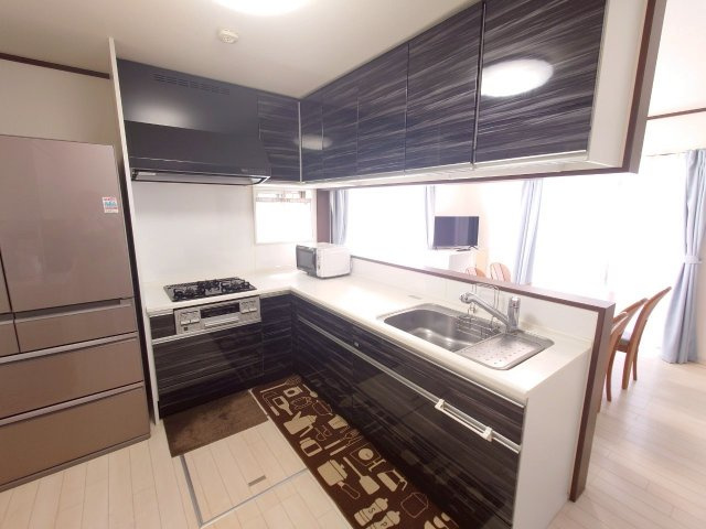 東大阪市横小路町4丁目　戸建のキッチン|キッチンスペースもかなりゆとりがあります！作業効率が良く、疲れにくいL字型のキッチンです。