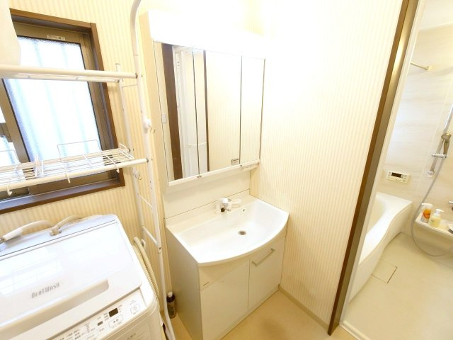 東大阪市横小路町4丁目　戸建の独立洗面台|洗面脱衣室です。