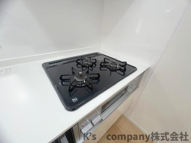 茅ヶ崎市茅ヶ崎　サーパス茅ヶ崎第2のキッチン|三口ガスコンロでお料理の幅が広がります◇