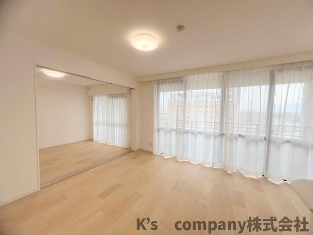 茅ヶ崎市茅ヶ崎　サーパス茅ヶ崎第2の居間・リビング|リビングの隣には洋室6帖が隣接しています◇