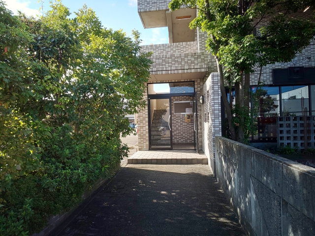 サンパティーク岡崎のエントランス