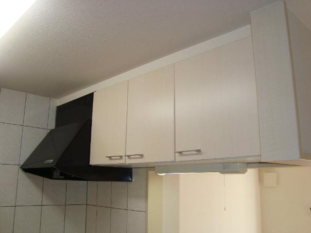 ヒールコートのキッチン|吊戸棚