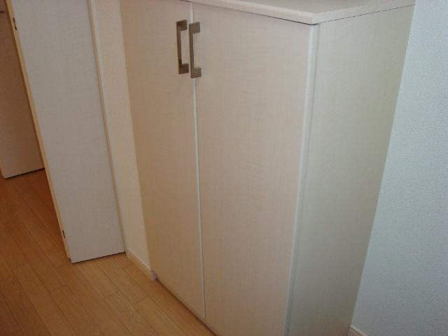 ヒールコートの収納|下駄箱